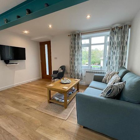 Lovely Ground Floor Apartment In Quiet Village Exeter Luaran gambar