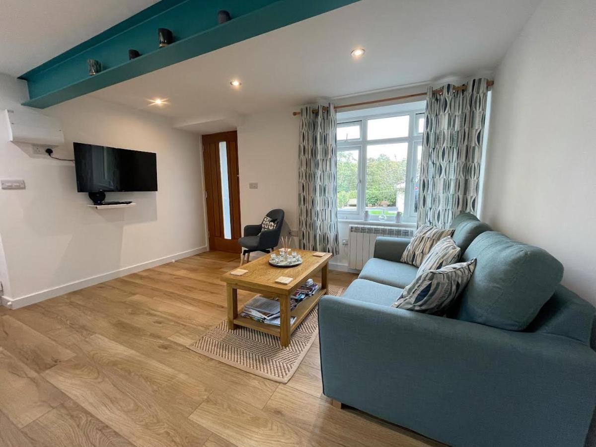 Lovely Ground Floor Apartment In Quiet Village Exeter Luaran gambar