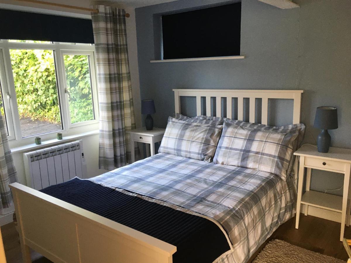 Lovely Ground Floor Apartment In Quiet Village Exeter Luaran gambar