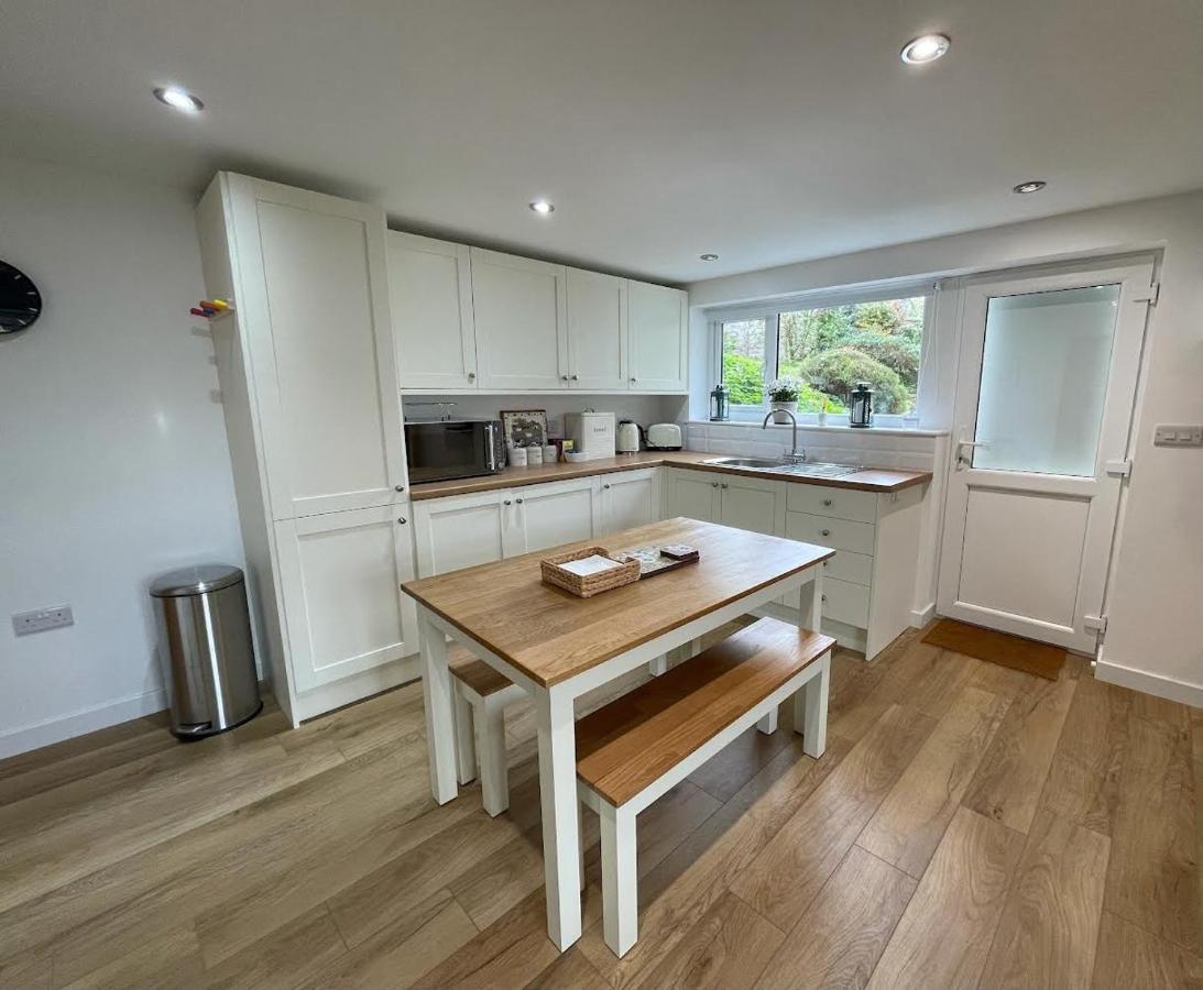 Lovely Ground Floor Apartment In Quiet Village Exeter Luaran gambar