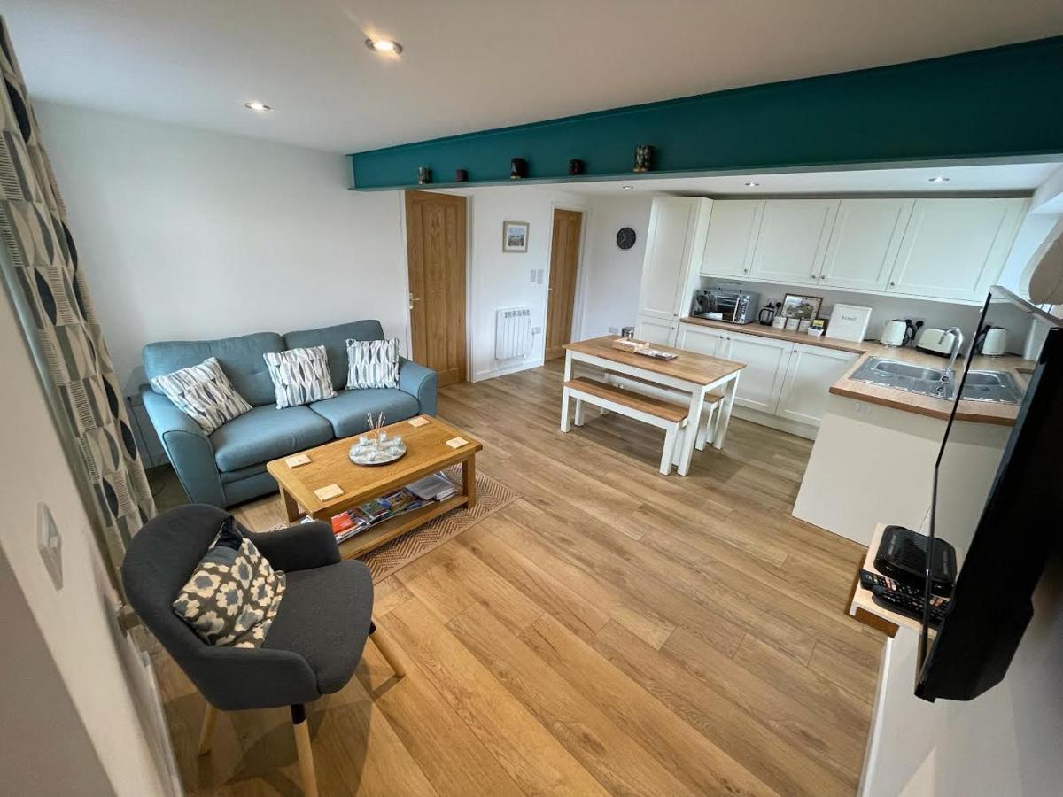 Lovely Ground Floor Apartment In Quiet Village Exeter Luaran gambar