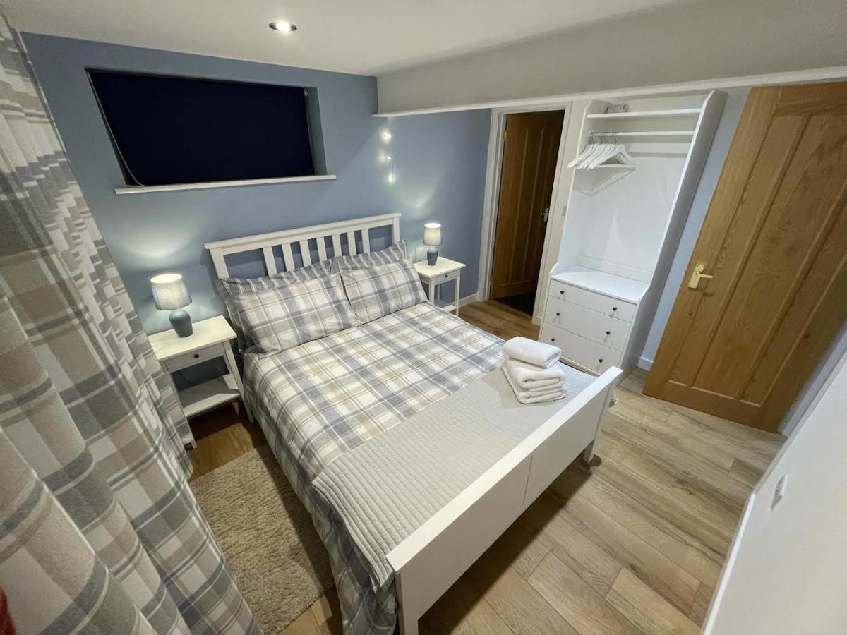 Lovely Ground Floor Apartment In Quiet Village Exeter Luaran gambar